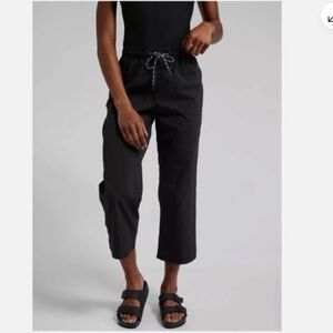 Athleta Trekkie Straight Crop Pant